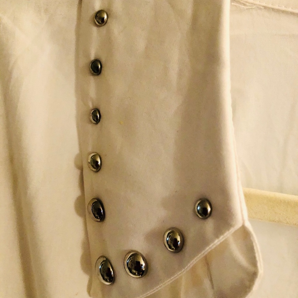 Cute and Sassy white blouse - Picture 2 of 5